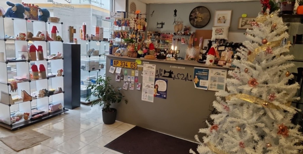 Accueil en boutique — comptoir et présentoirs