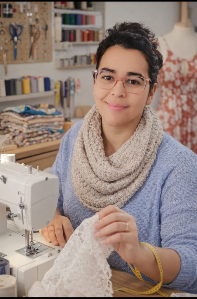 Margarida Ribeiro, couturière — accueil et retouches à la boutique À votre service, Nîmes